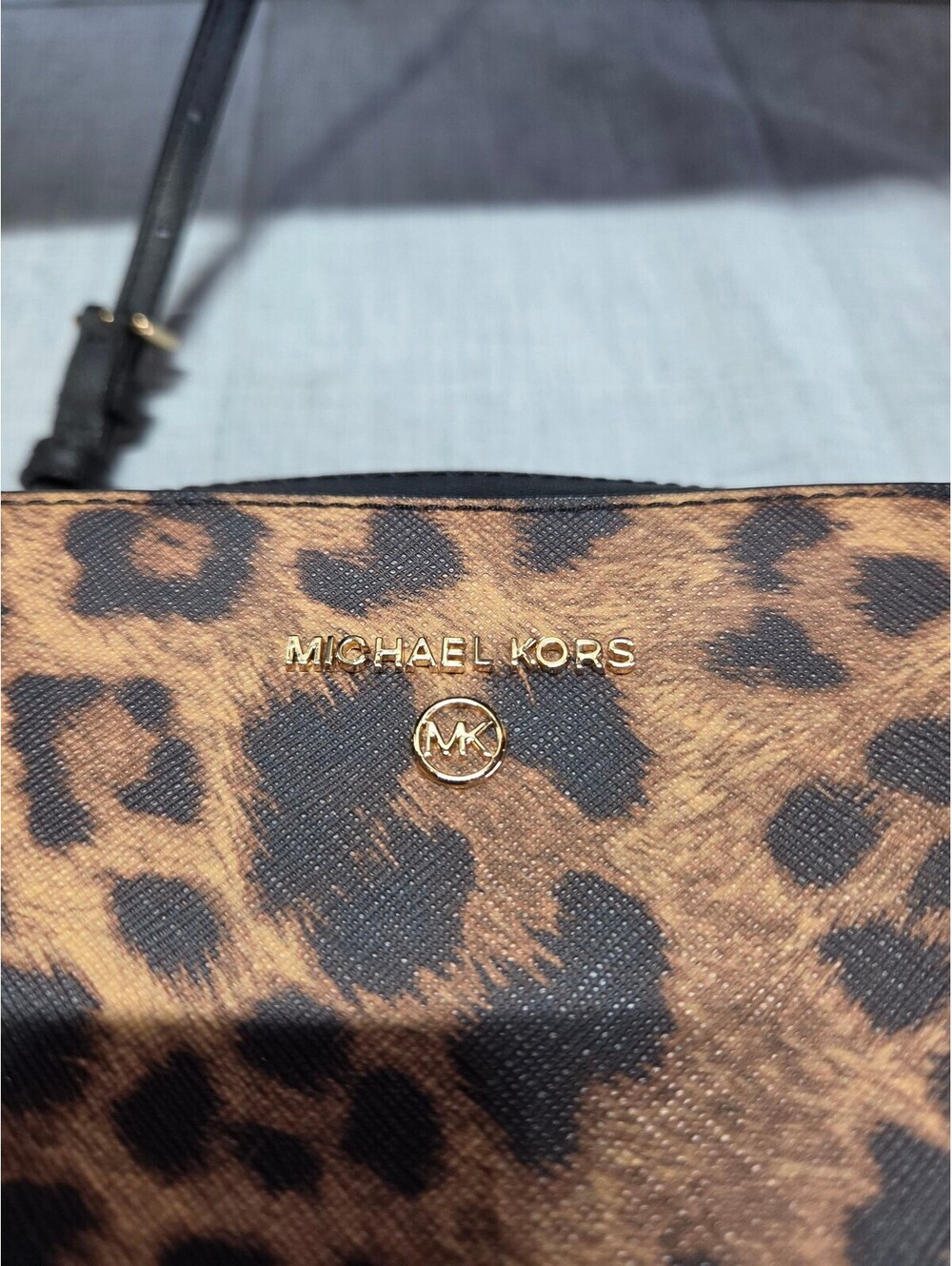 Michael Kors Leopard Print Crossbody Bag with Gold Chain Strap [COPY] - Picture 3 of 5